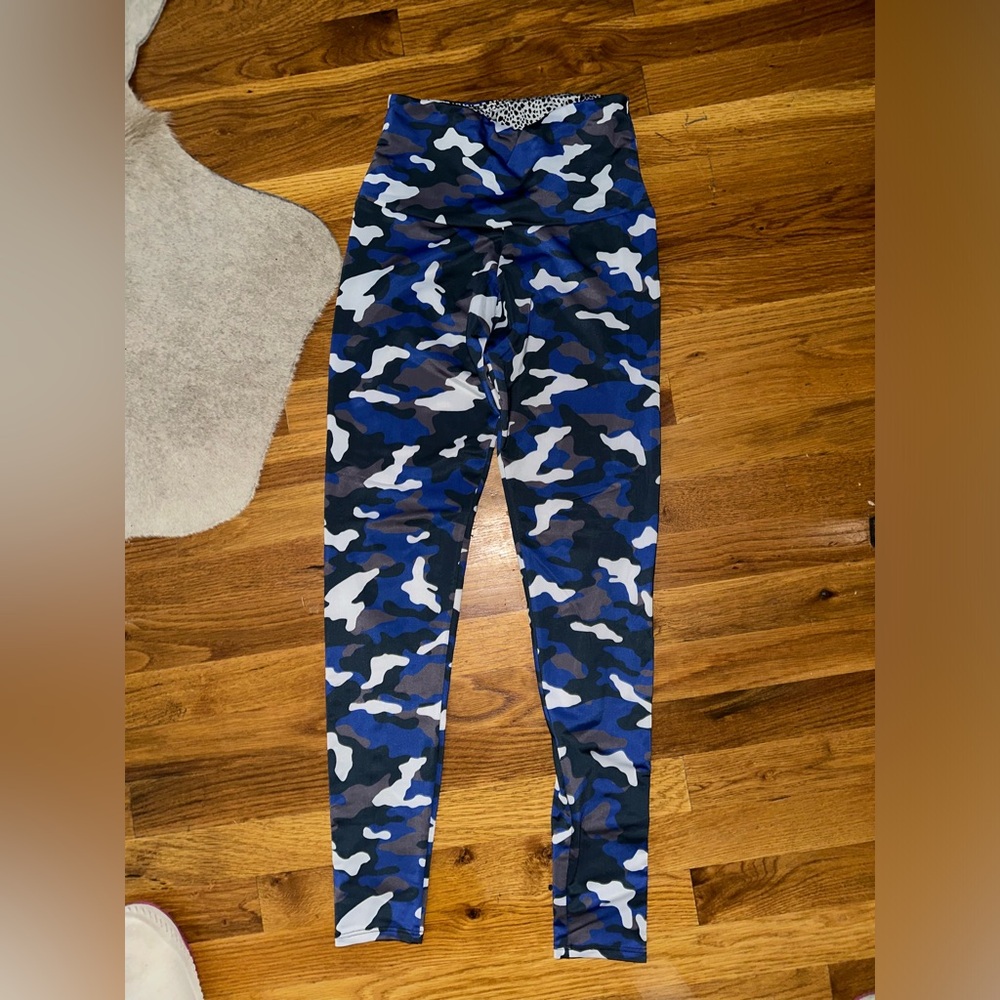 Onzie Blue Camo Leggings